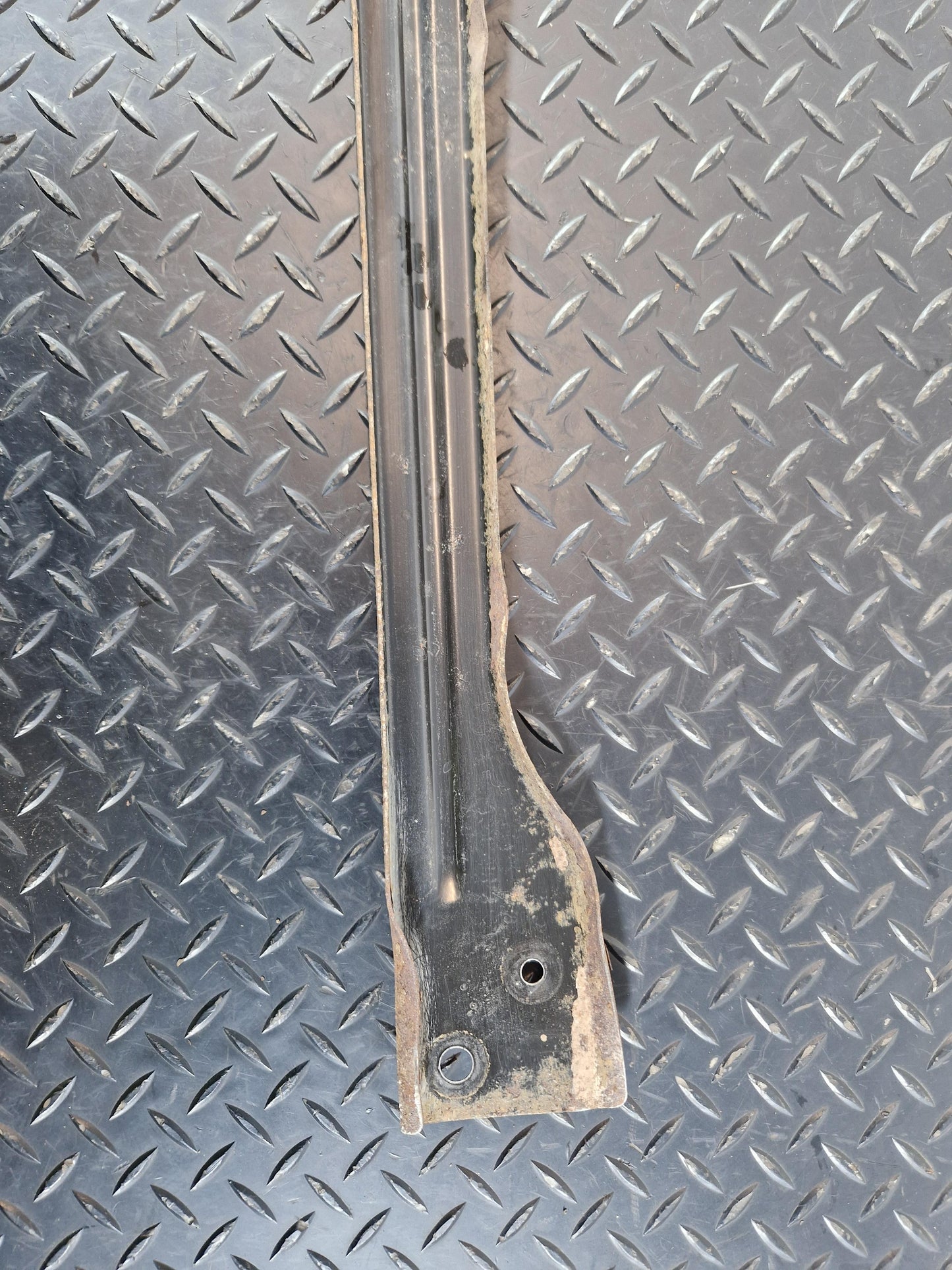 Land Rover Range Rover Evoque L538 LOWER RADIATOR SUPPORT BRACKET 6G9N-R10684C
