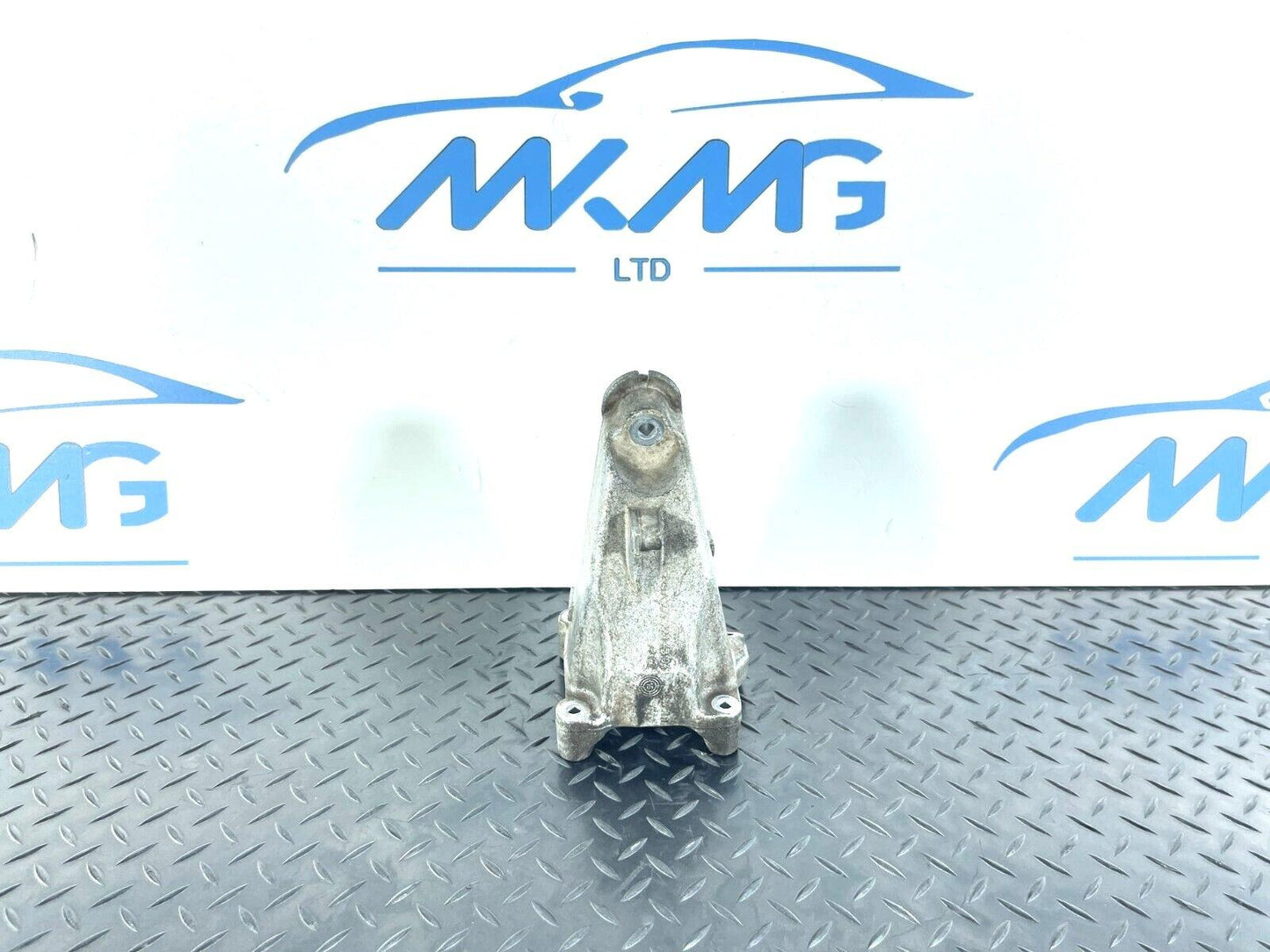 14-21 MERCEDES BENZ C350e W205 GENUINE ENGINE MOUNT RIGHT A2742234304