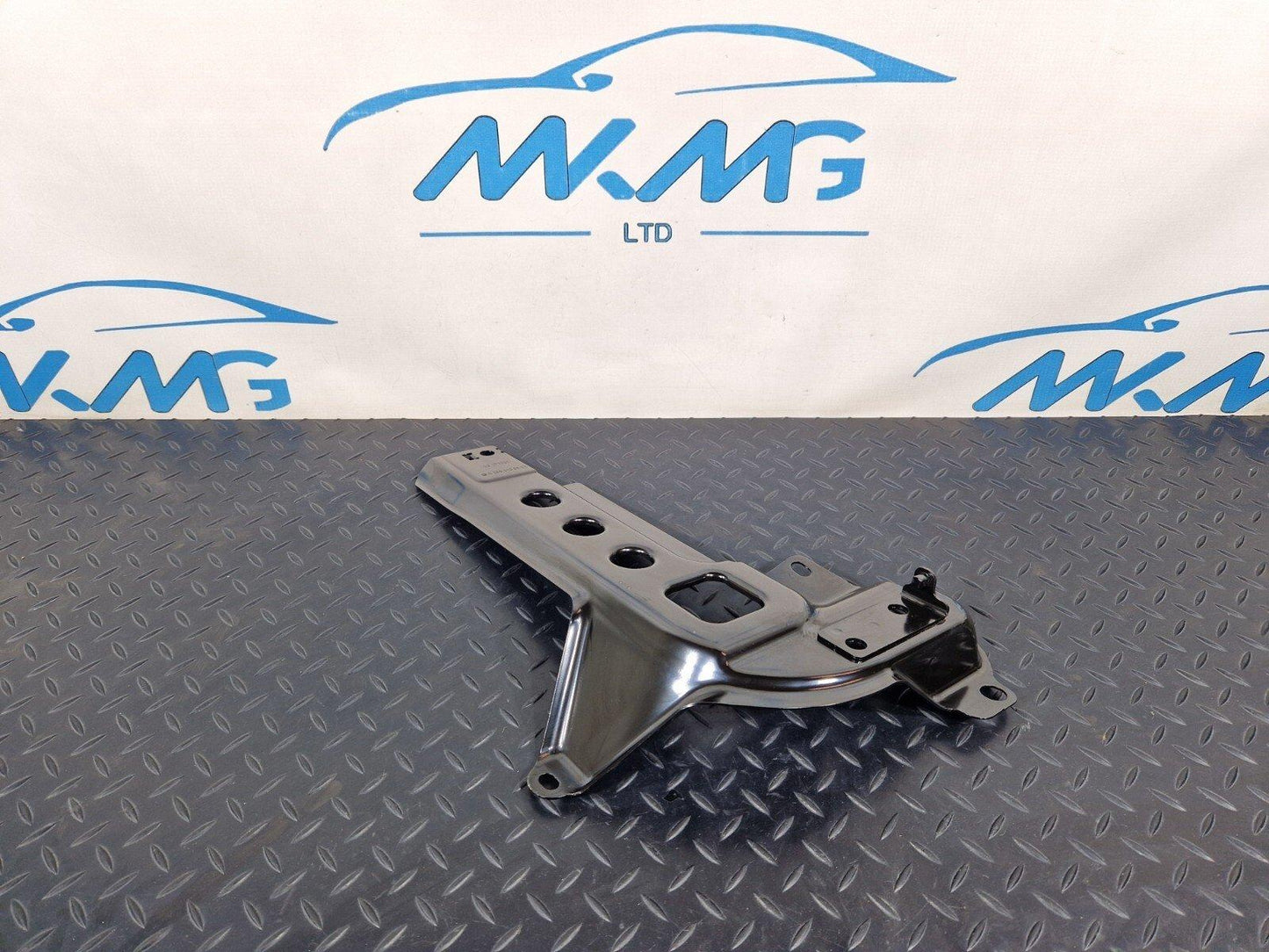 14-21 MERCEDES BENZ C200 W205 BOOT TRUNK FLOOR RIGHT SUPPORT BRACKET A2056100002