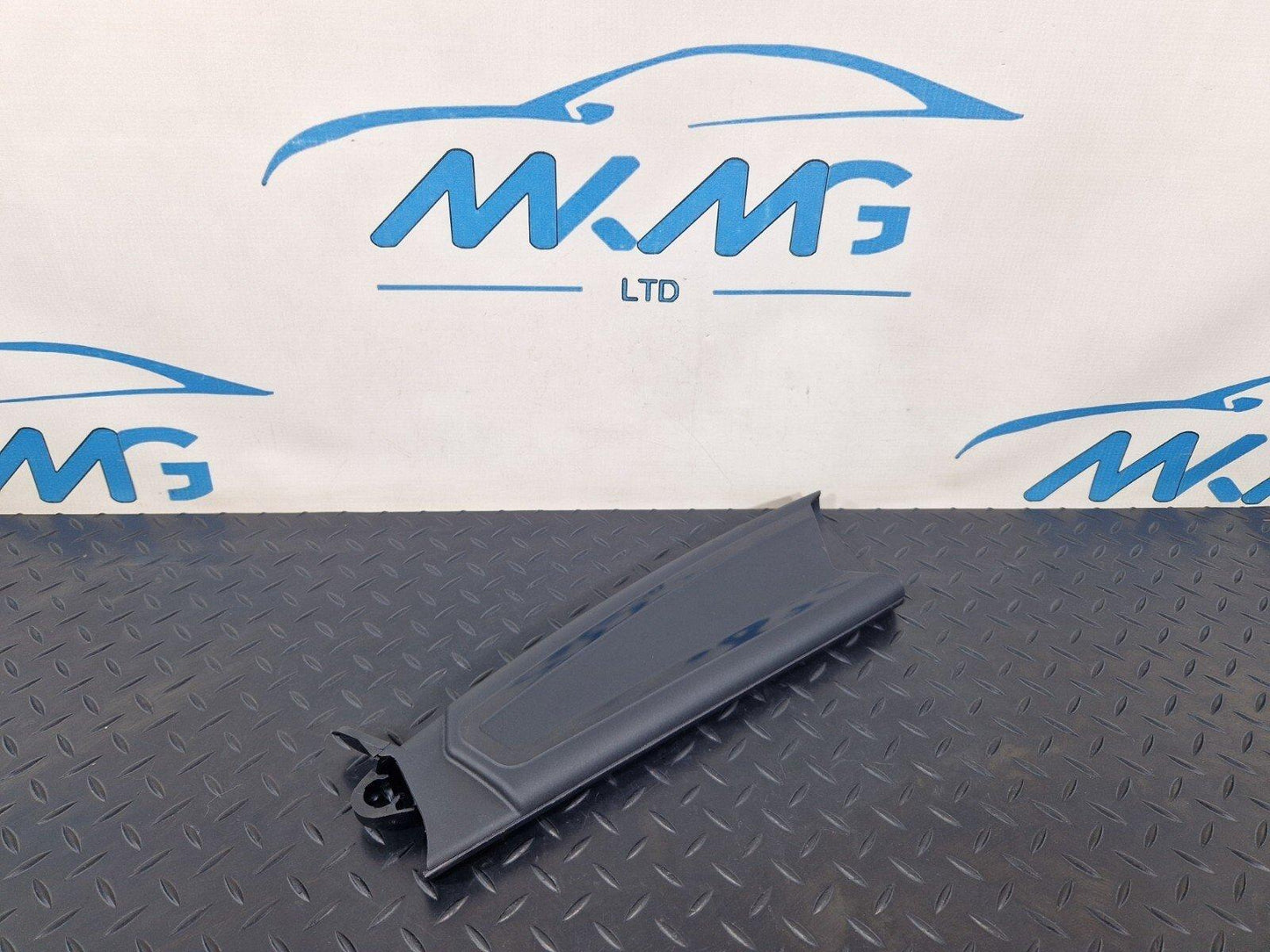 15-18 AUDI A7 4G OEM REAR LEFT TAILGATE HINGE COVER TRIM 4G8827991A