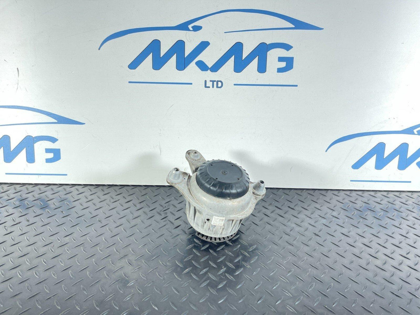 14-21 MERCEDES BENZ C350e W205 PETROL ENGINE SUPPORT MOUNT BRACKET A2052400200