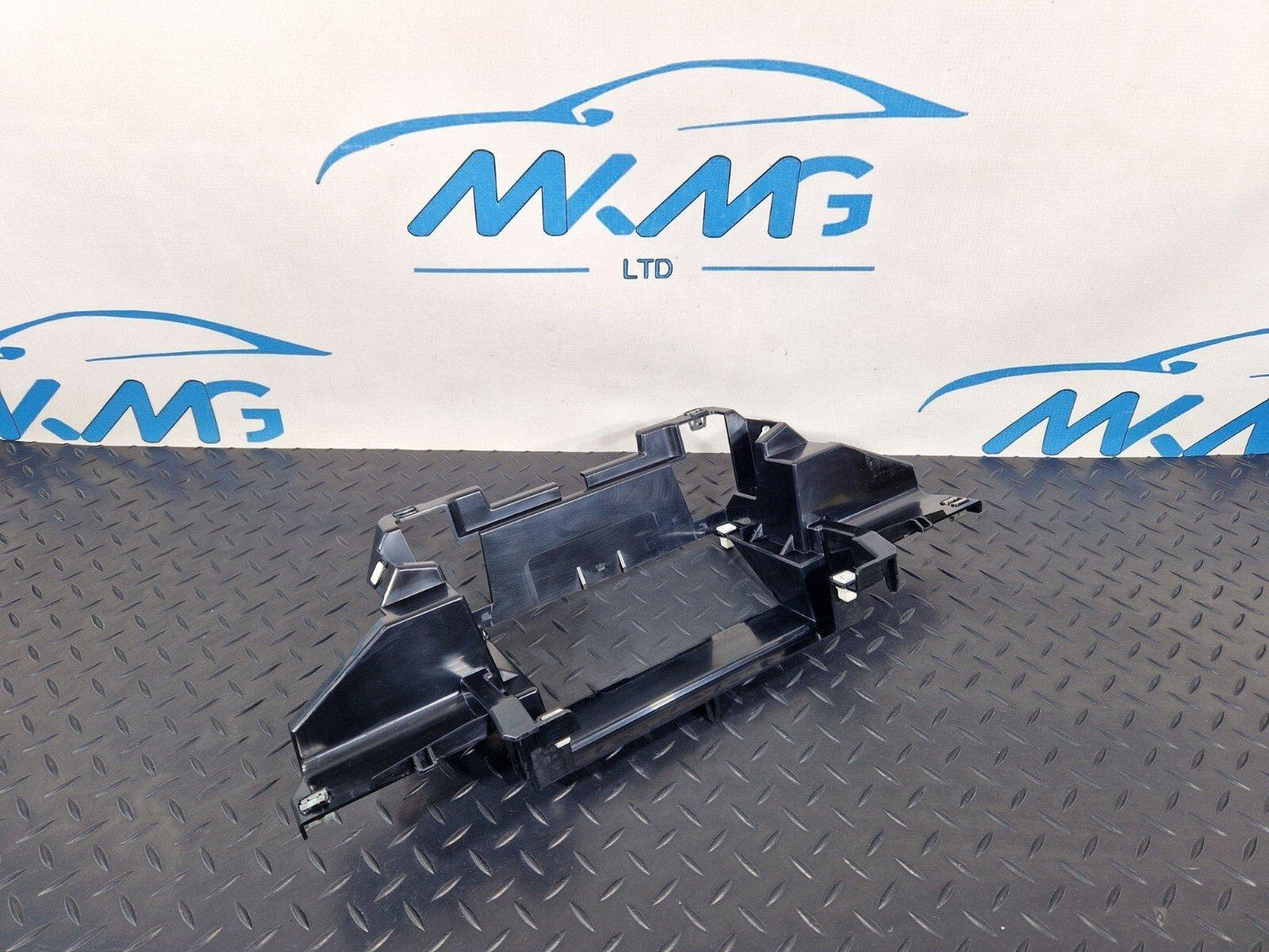 18-ON MERCEDES SPRINTER W907 DASHBOARD RADIO SURROUND TRIM FRAME A9108270600