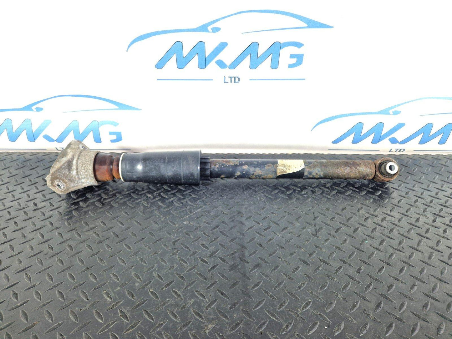 16-19 AUDI A4 B9 REAR SHOCK ABSORBER FITS LEFT & RIGHT 8W0513028AQ 8W0513035AD