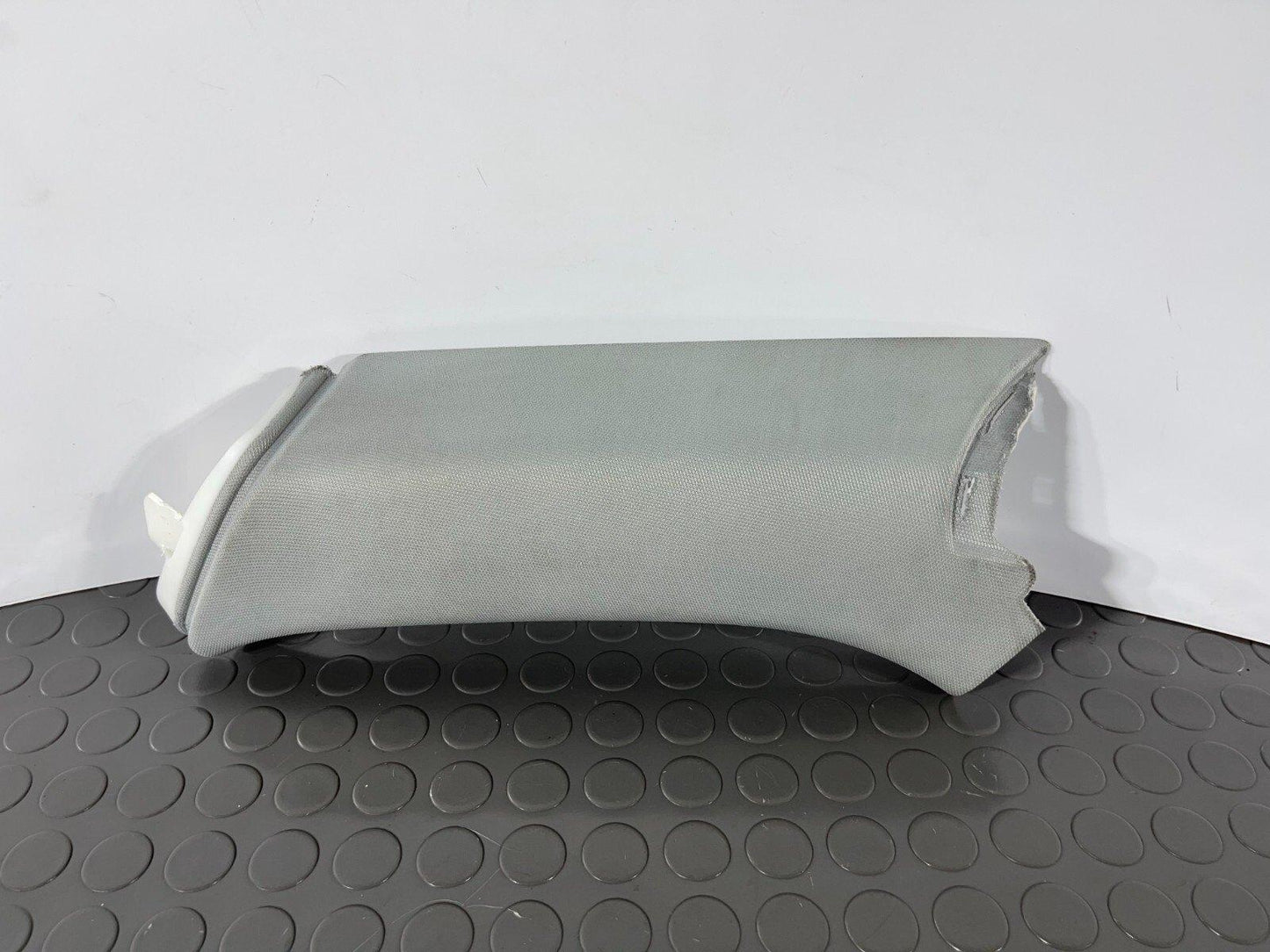 16-19 AUDI A4 B9 ESTATE GENUINE REAR RIGHT DRIVER SIDE C-PILLAR TRIM 8W9867288