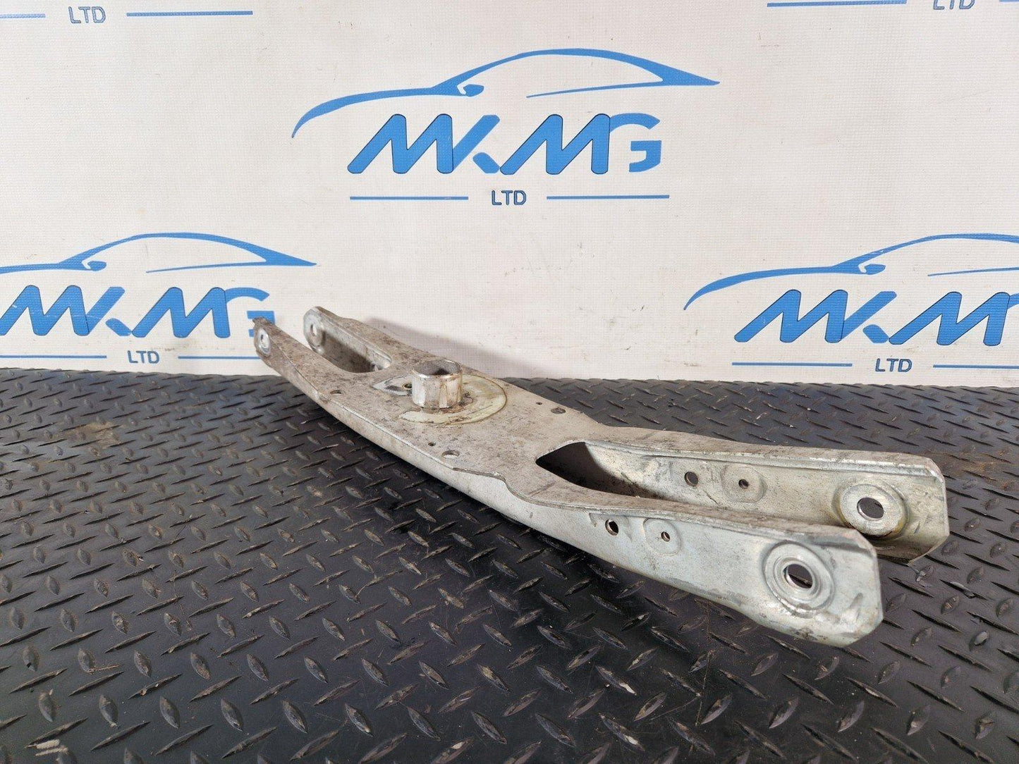 19-ON MERCEDES BENZ B CLASS W247 PASSENGER SIDE REAR TRAILING ARM A1773521700