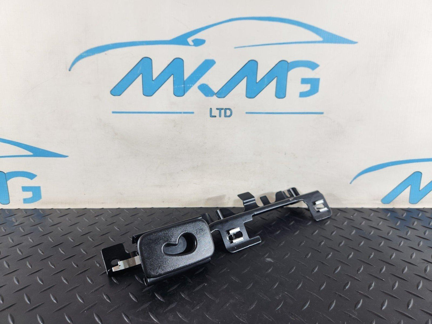 16-22 MERCEDES BENZ X253 GENUINE REAR ROOF HANDLE BRACKET A2538150531