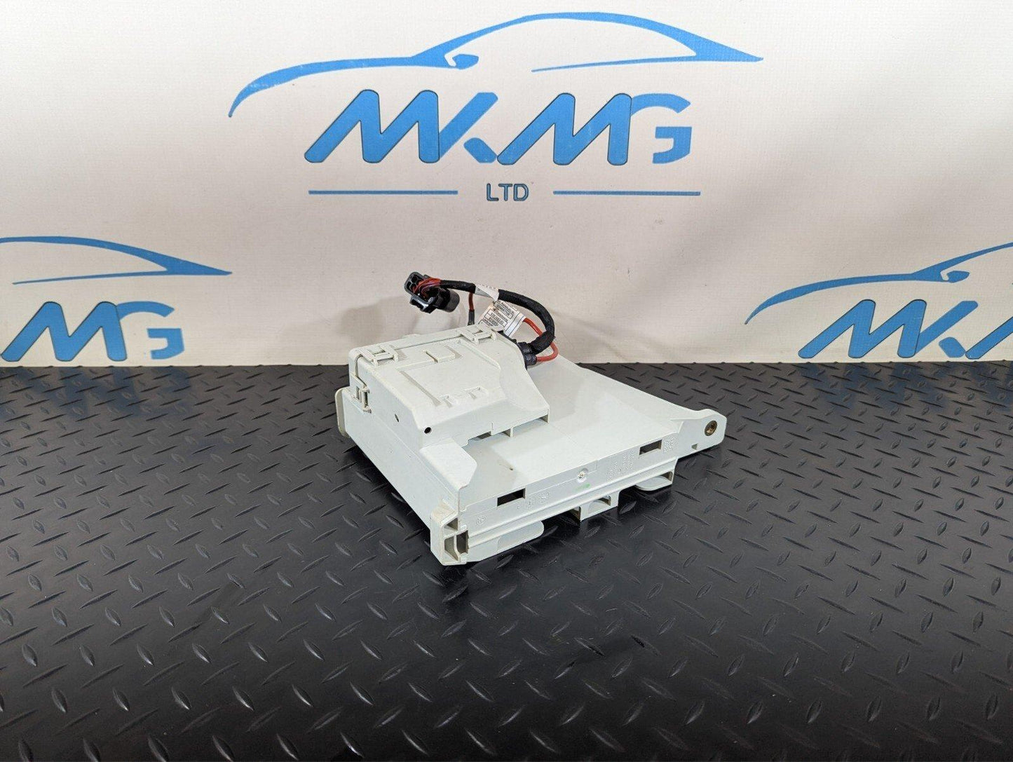 16-22 BMW X1 F48 GENUINE OEM ELECTRONIC DEVICE TOOL SUPPORT BOX & WIRING 8573956