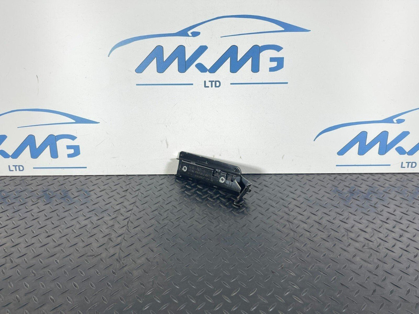 16-19 AUDI A4 B9 GENUINE MOUNTING FOR TIE-DOWN EYE 8W9813982