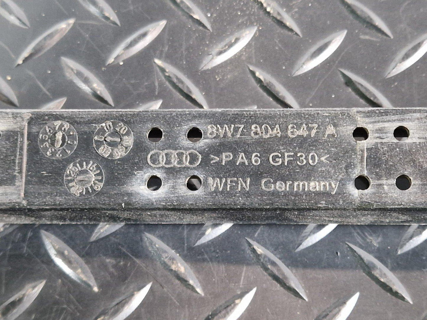 12-17 AUDI S5 CONVERTIBLE UNDERBODY BRACKET 8W7804647A