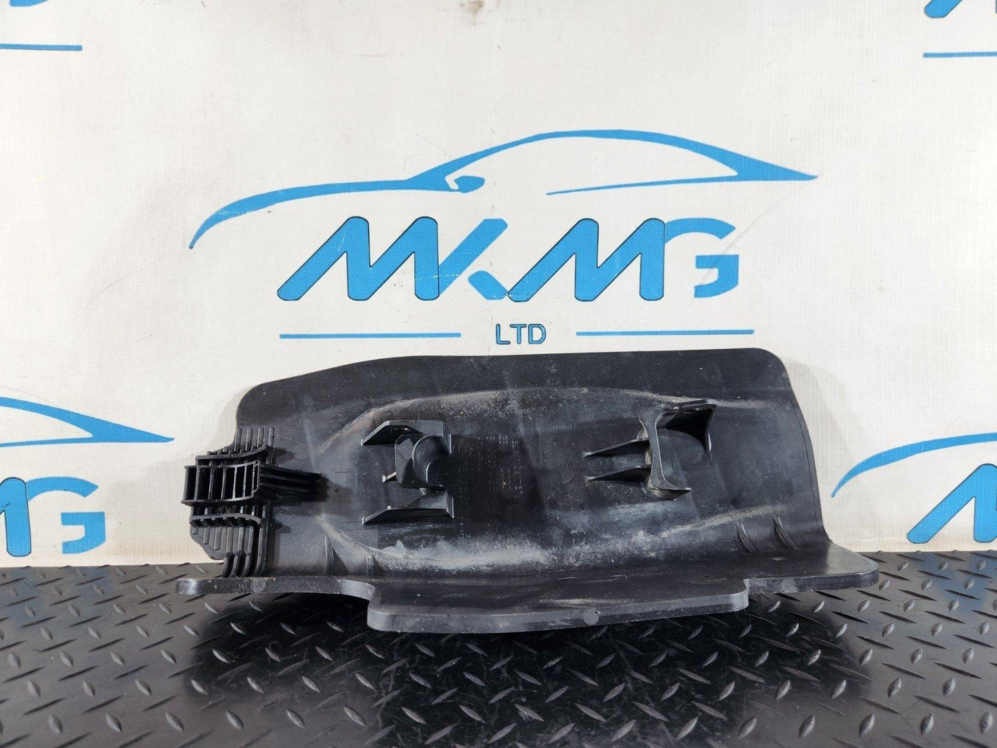16-19 AUDI A4 B9 OEM REAR LEFT CONTROL ARM COVER 8W0505415E