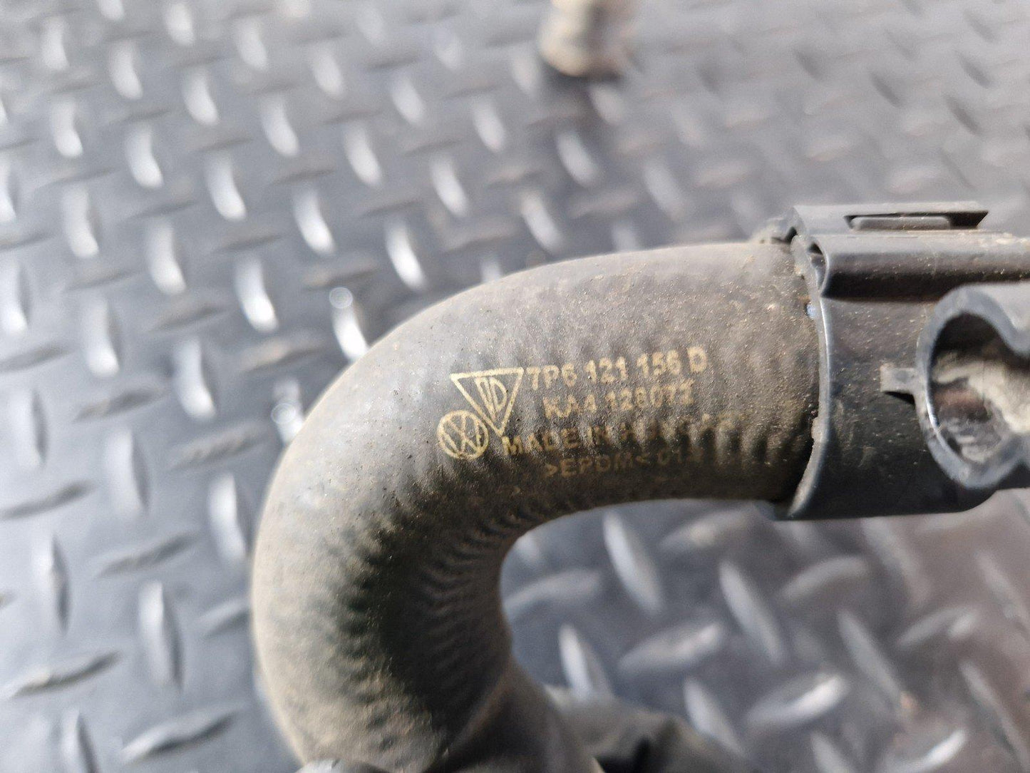 10-18 VW TOUAREG 7P GENUINE WATER COOLANT HOSE PIPE 7P6121070AK