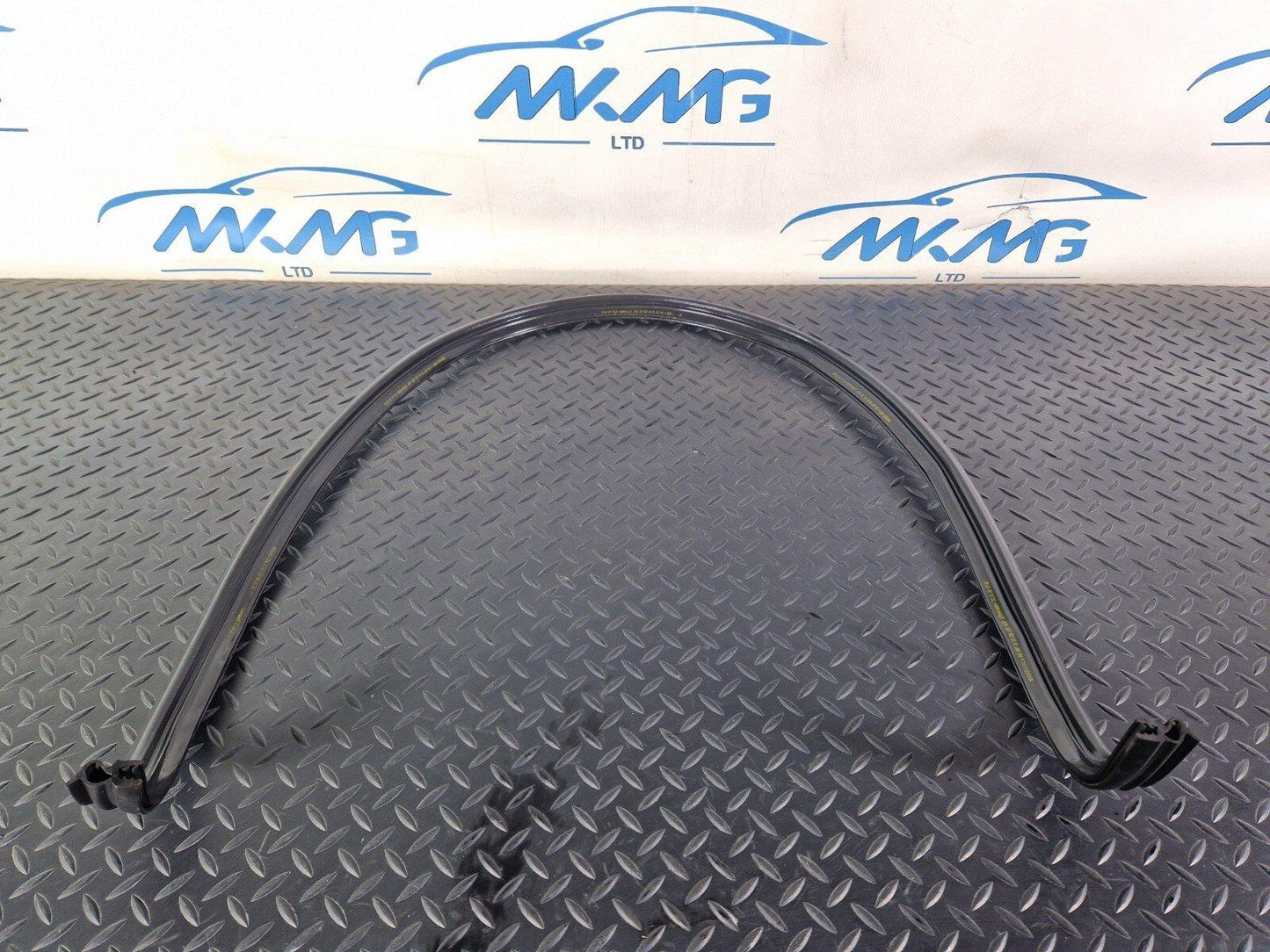18-ON MERCEDES BENZ SPRINTER W907 W910 BONNET RUBBER SEAL A9108870000