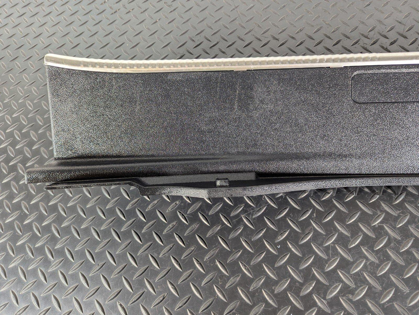 10-17 AUDI A8 4H REAR BOOT CHROME LOADING COVER PANEL TRIM 4H0863471