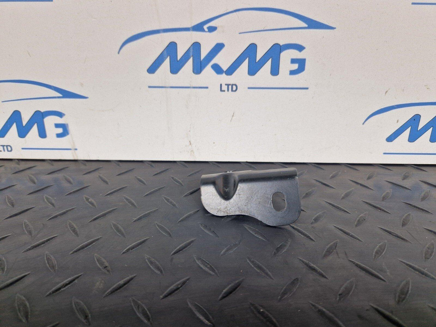 18-ON MERCEDES SPRINTER W907 W910 FRONT LEFT WING HOLDER BRACKET A9108811300