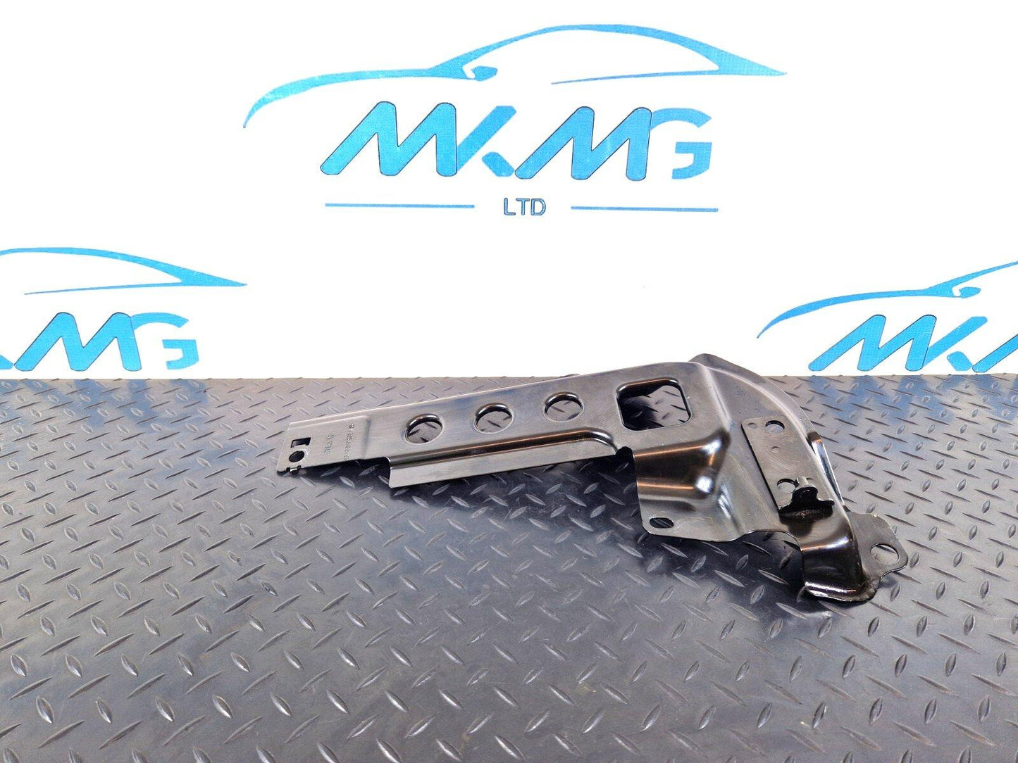 14-21 MERCEDES BENZ C300h W205 BOOT TRUNK FLOOR LEFT SUPPORT BRACKET A2056100102