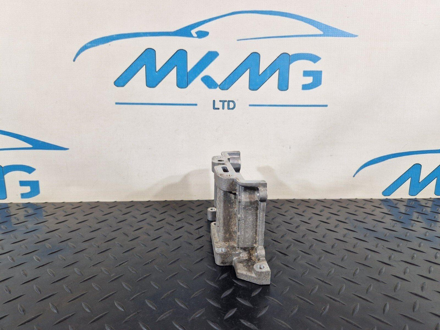 15-18 AUDI A7 4G GENUINE V6 3.0TDI CRT CYLINDER HEAD END PLATE 059109122AA