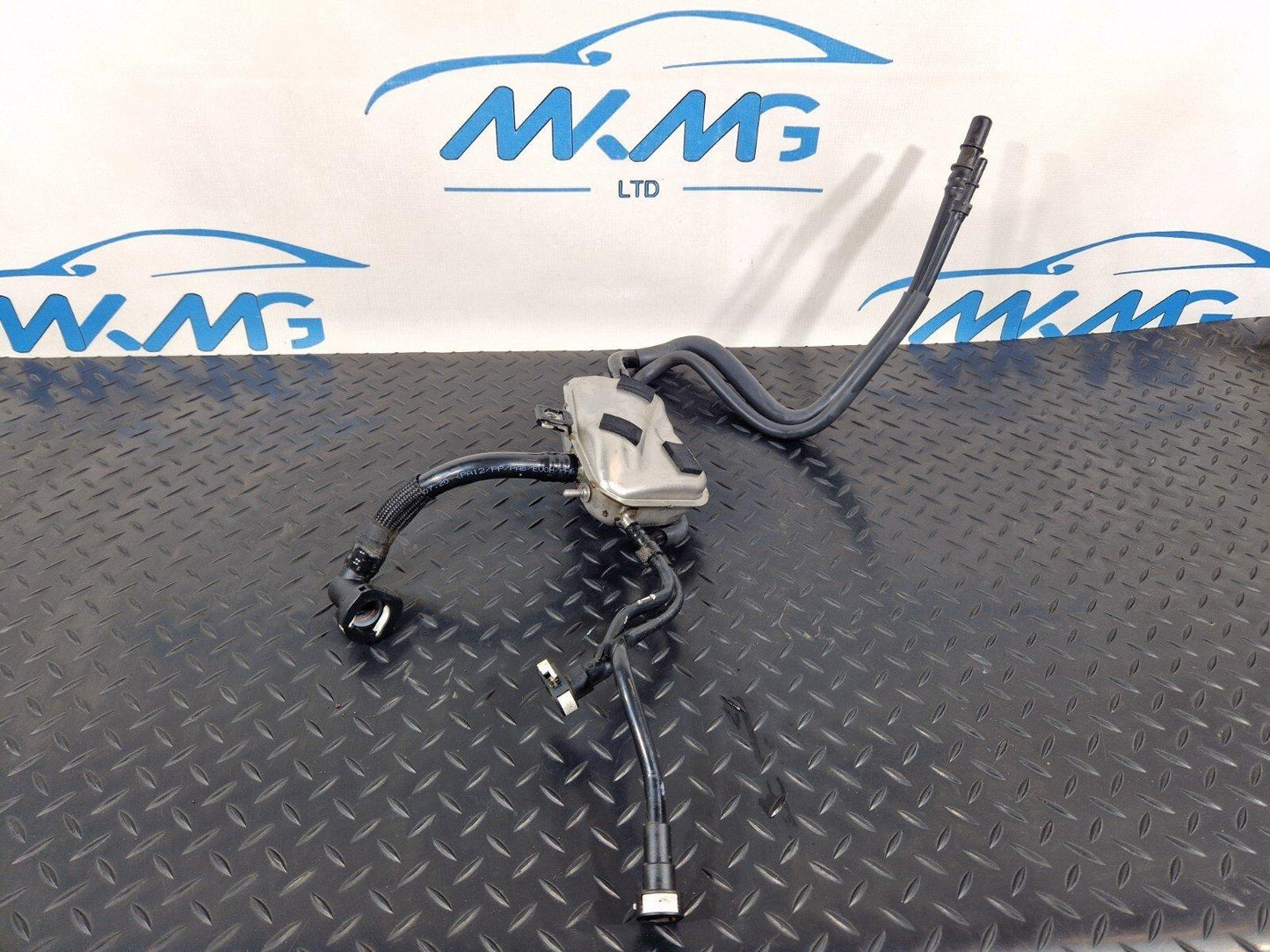 19-ON MERCEDES BENZ CLA C118 INLET FUEL EXPANSION TANK A1774705900