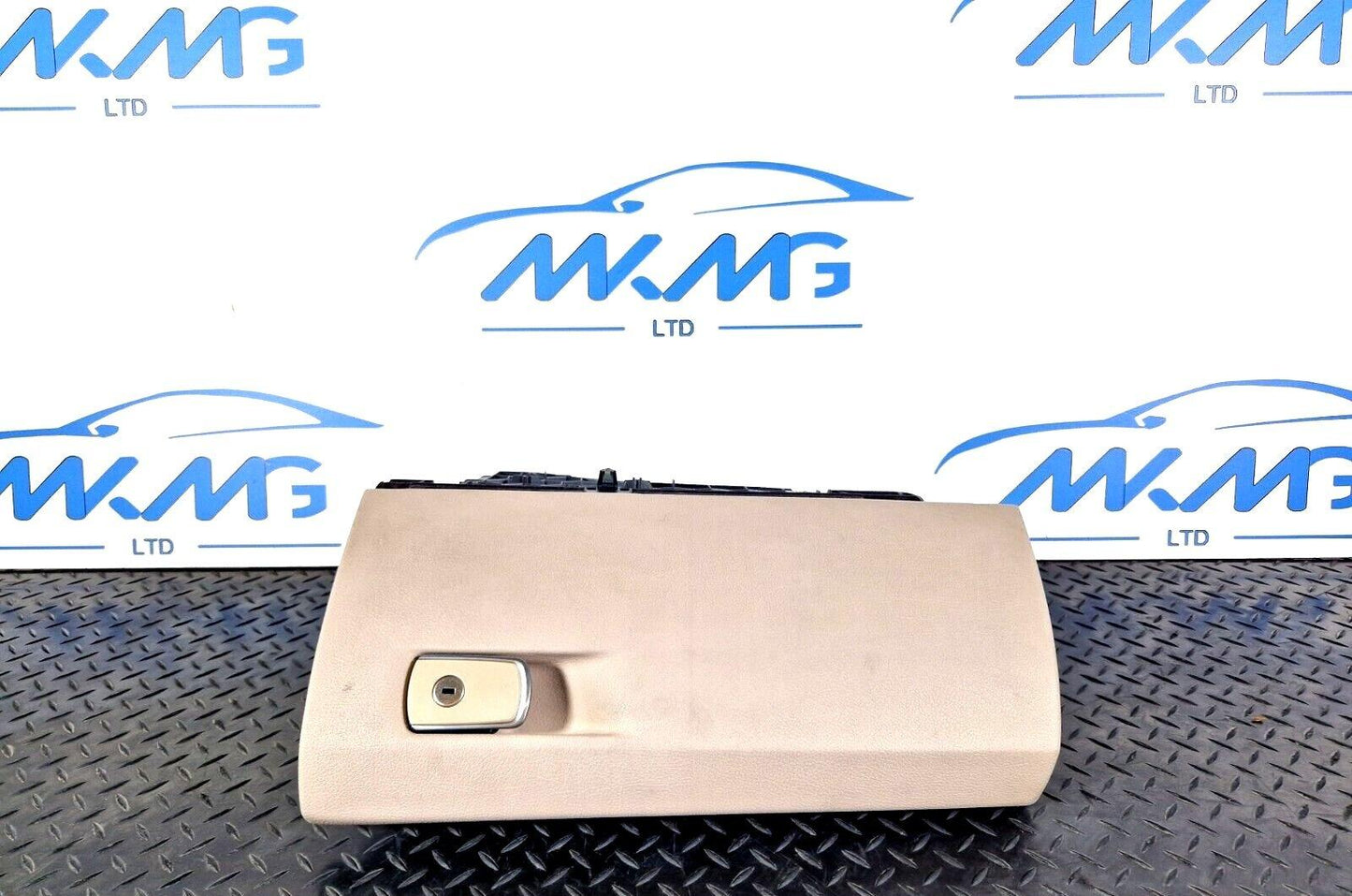 12-18 BMW 3 SERIES F30 F31 GENUINE GLOVE BOX IN BEIGE COLOUR 9227250