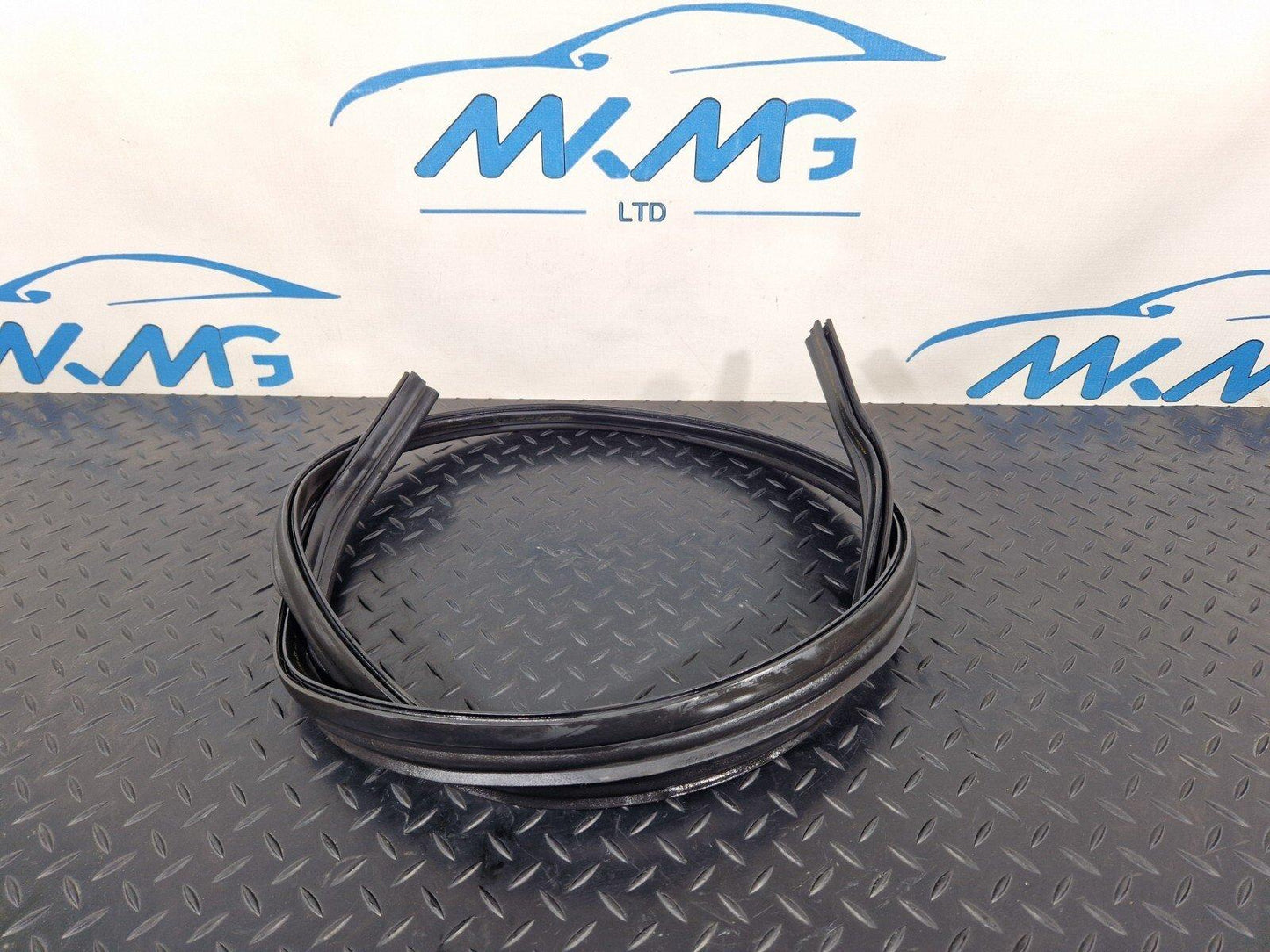 18-ON MERCEDES-BENZ SPRINTER W907 W910 RUBBER BONNET GASKET A9108871100