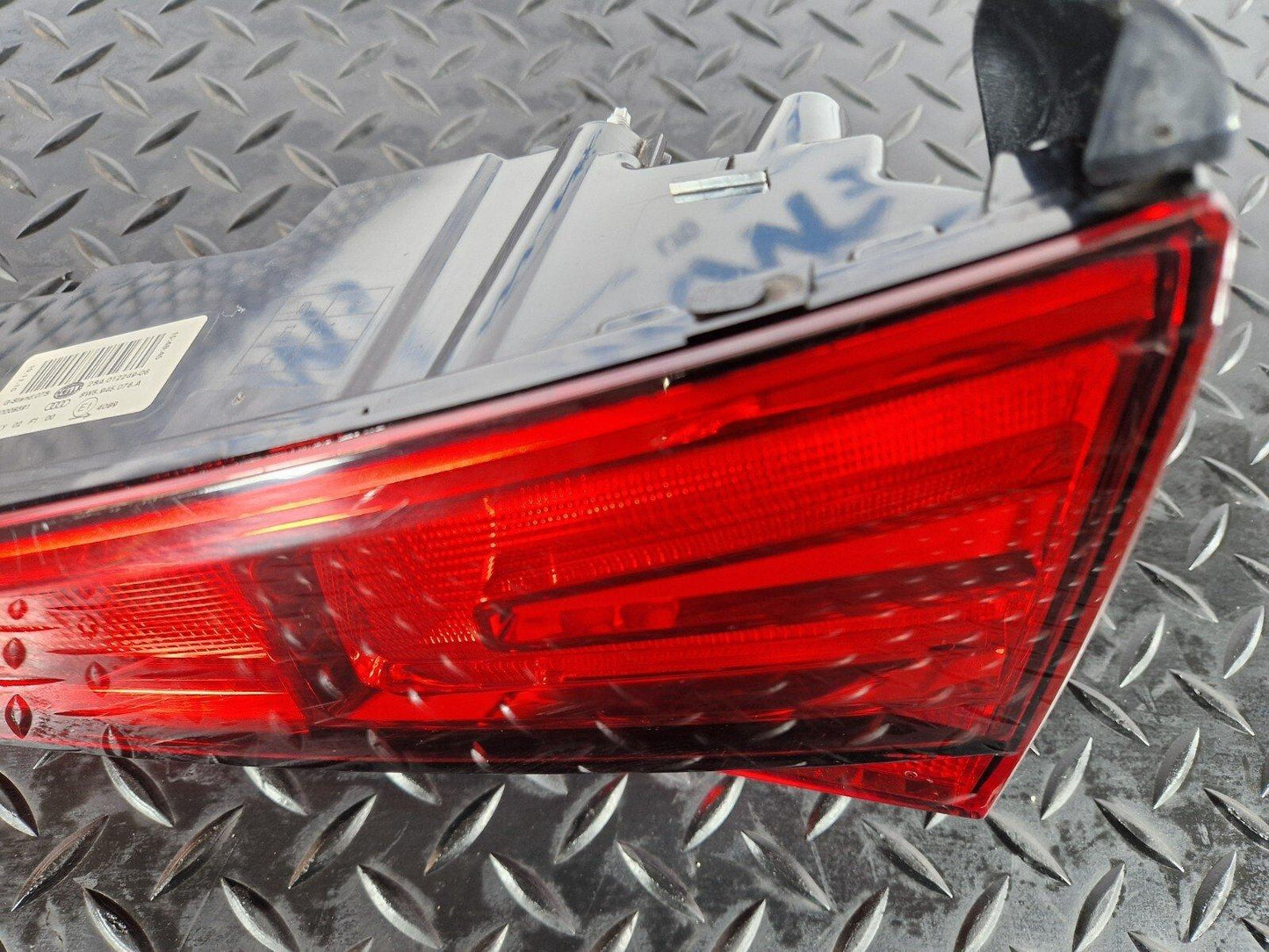 16-19 AUDI A4 B9 SALOON REAR RIGHT O/S/R INNER TAILGATE LIGHT 8W5945076A
