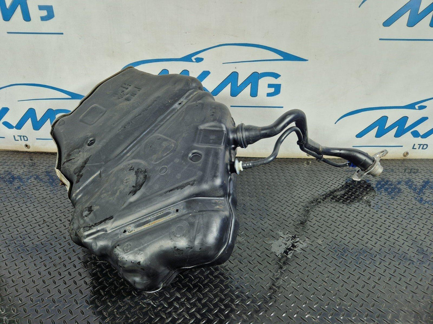 16-19 AUDI A4 B9 DIESEL GENUINE OEM FUEL TANK WITH PUMP 8W0201021CG