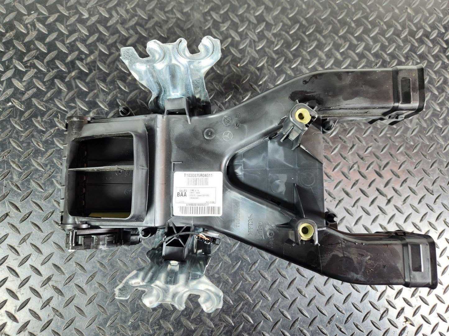 11-19 MERCEDES BENZ ML W166 AIR DISTRIBUTION AIR DUCT INTERIOR A1668301600