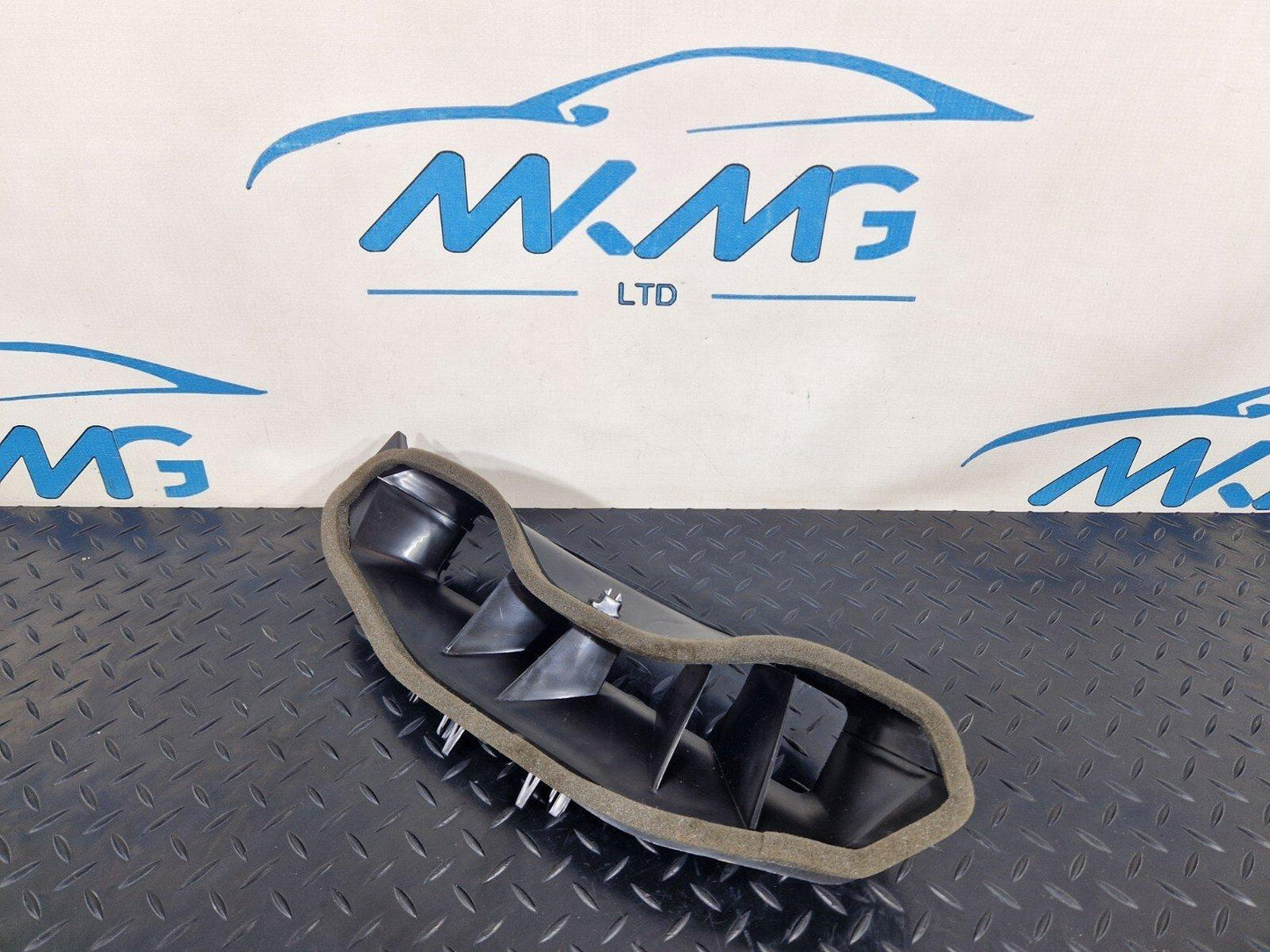 16-19 AUDI A4 B9 GENUINE DASHBOARD AIR VENT TRIM 8W2858431