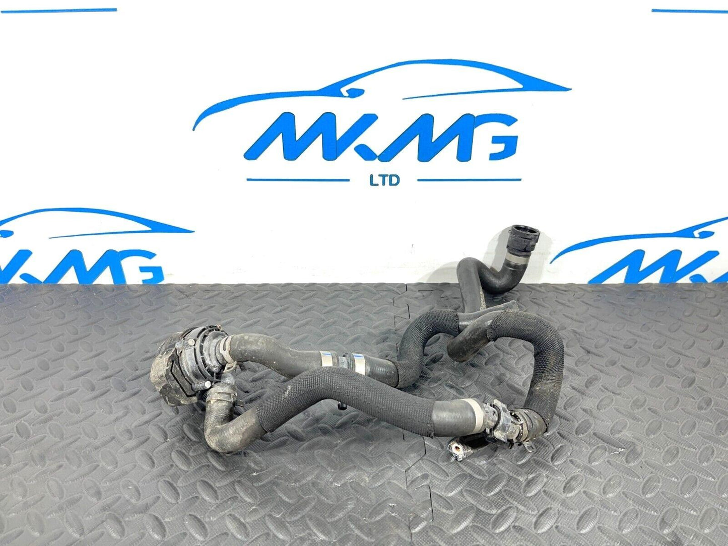 14-21 MERCEDES BENZ C300 W205 GEUINE CIRCULATION PUMP HEATING & COOLANT HOSES
