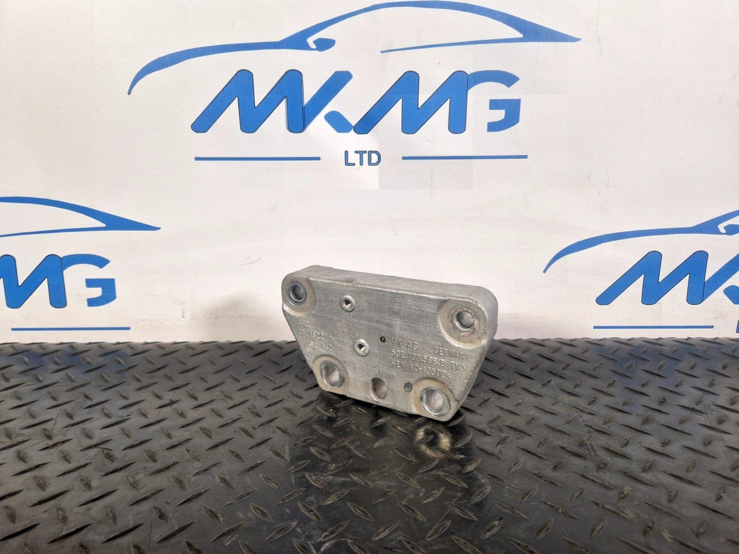17-20 VW E-GOLF MK7.5 GENUINE FRONT RIGHT O/S/F ENGINE MOUNT BRACKET 5QE199588B