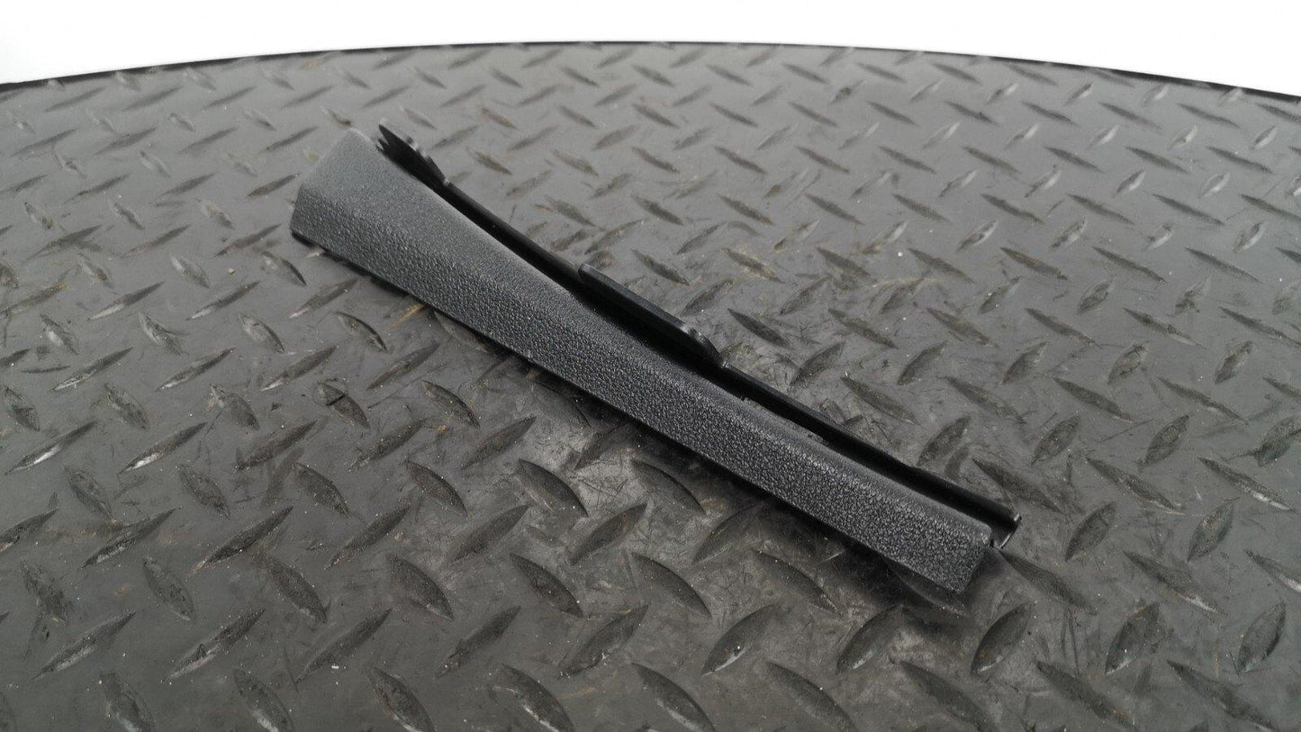 16-19 AUDI A4 B9 S-LINE GENUINE RIGHT DRIVER SIDE A PILLAR BRACKET 8W0868204