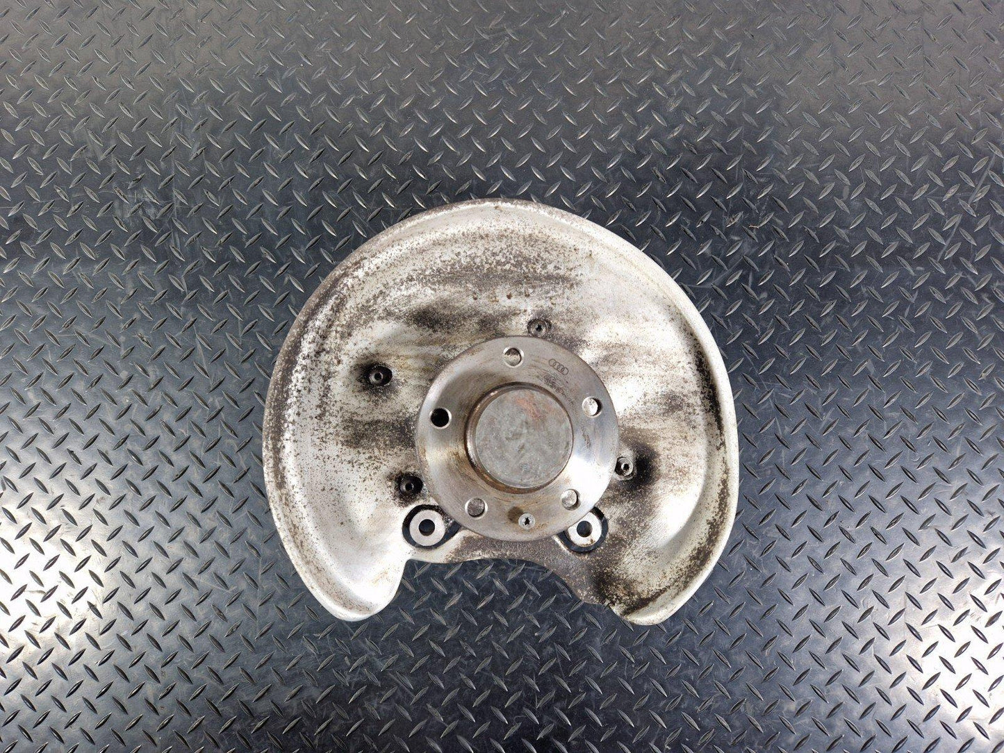 16-19 AUDI A4 B9 N/S/R REAR LEFT SIDE WHEEL HUB & BEARING 8W0505435T 8W0615611D