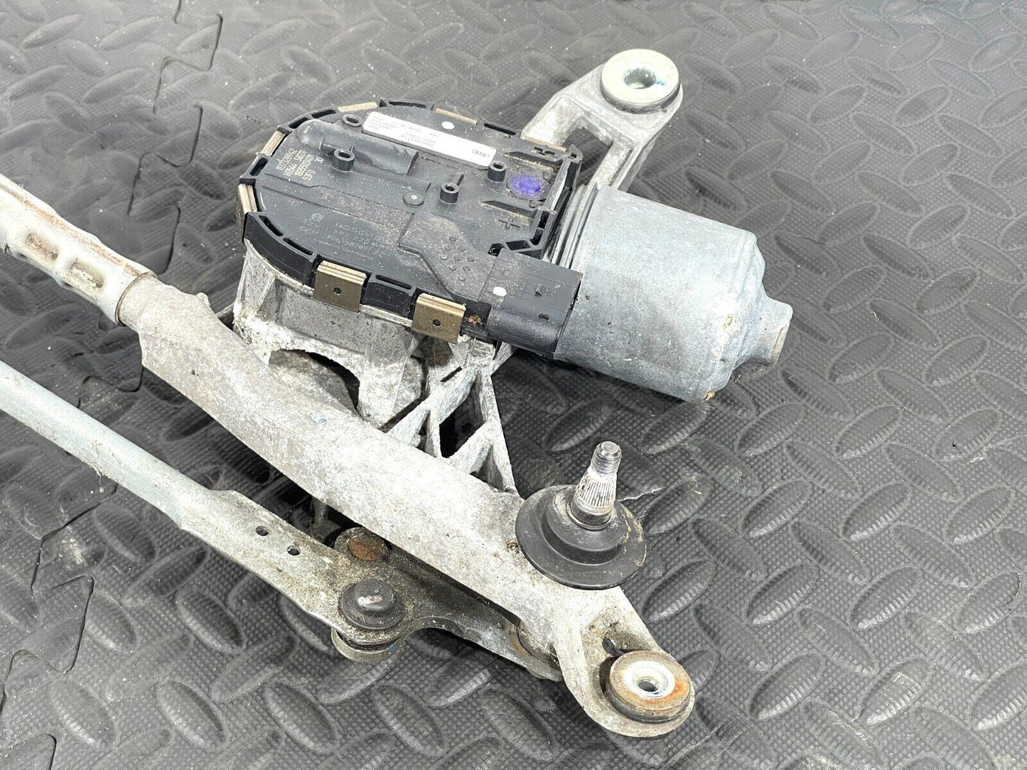 16-19 AUDI A4 B9 AVANT GENUINE FRONT WIPER MOTOR & LINKAGE 8W2955023