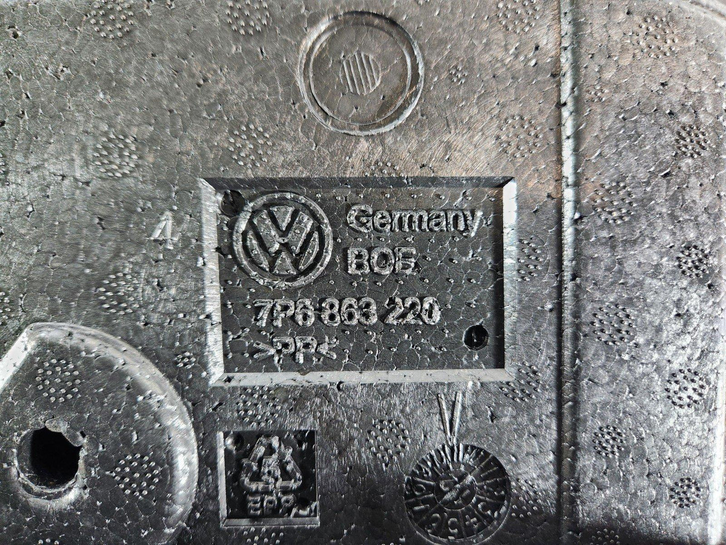 10-18 VW TOUAREG 7P GENUINE TRUNK BOOT FOAM 7P6863220A