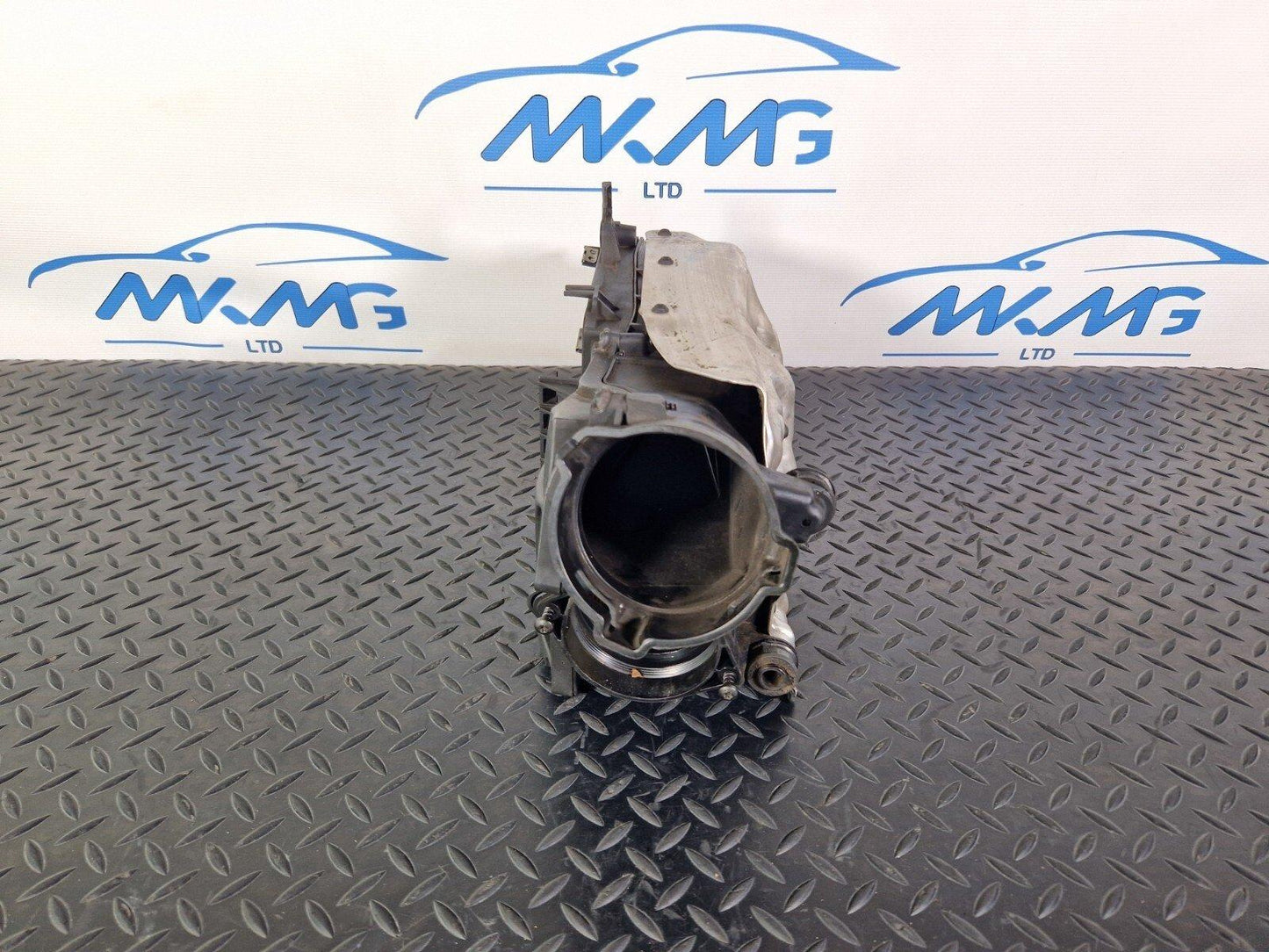 14-21 MERCEDES BENZ C300h W205 OEM AIR FILTER BOX A6510900700