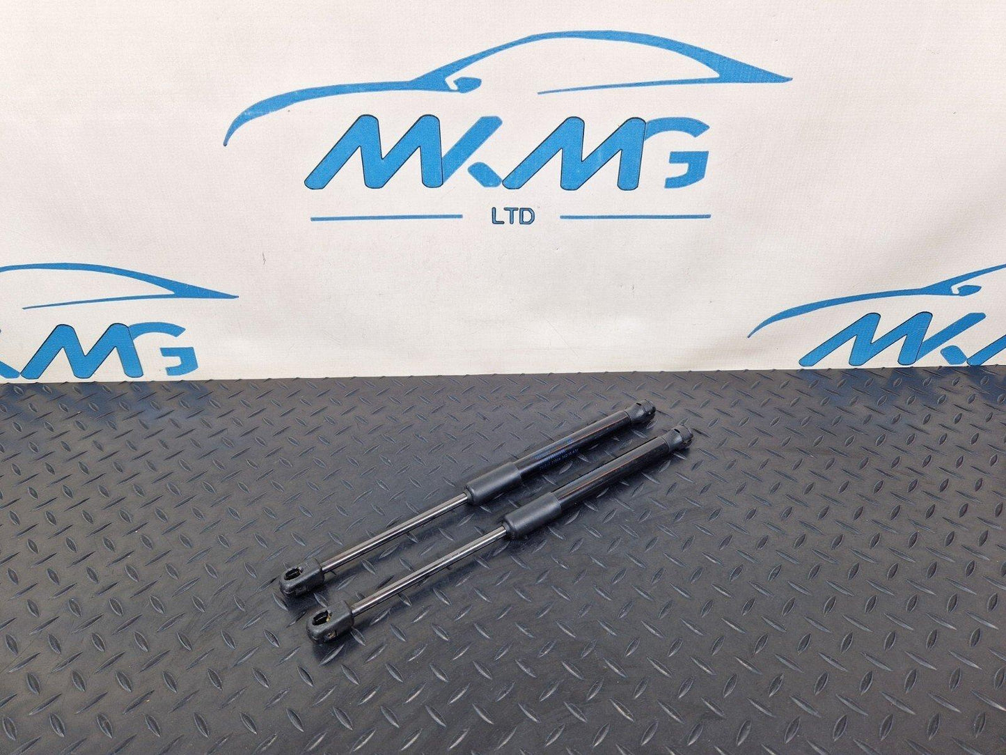 15-18 AUDI A7 4G GENUINE OEM BONNET HOOD GAS STRUTS PAIR RIGHT & LEFT 4G8823359A