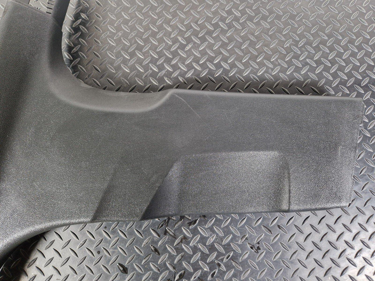 16-19 AUDI A4 B9 GENUINE N/S LEFT LOWER B PILLAR TRIM BLACK 8W0867239A