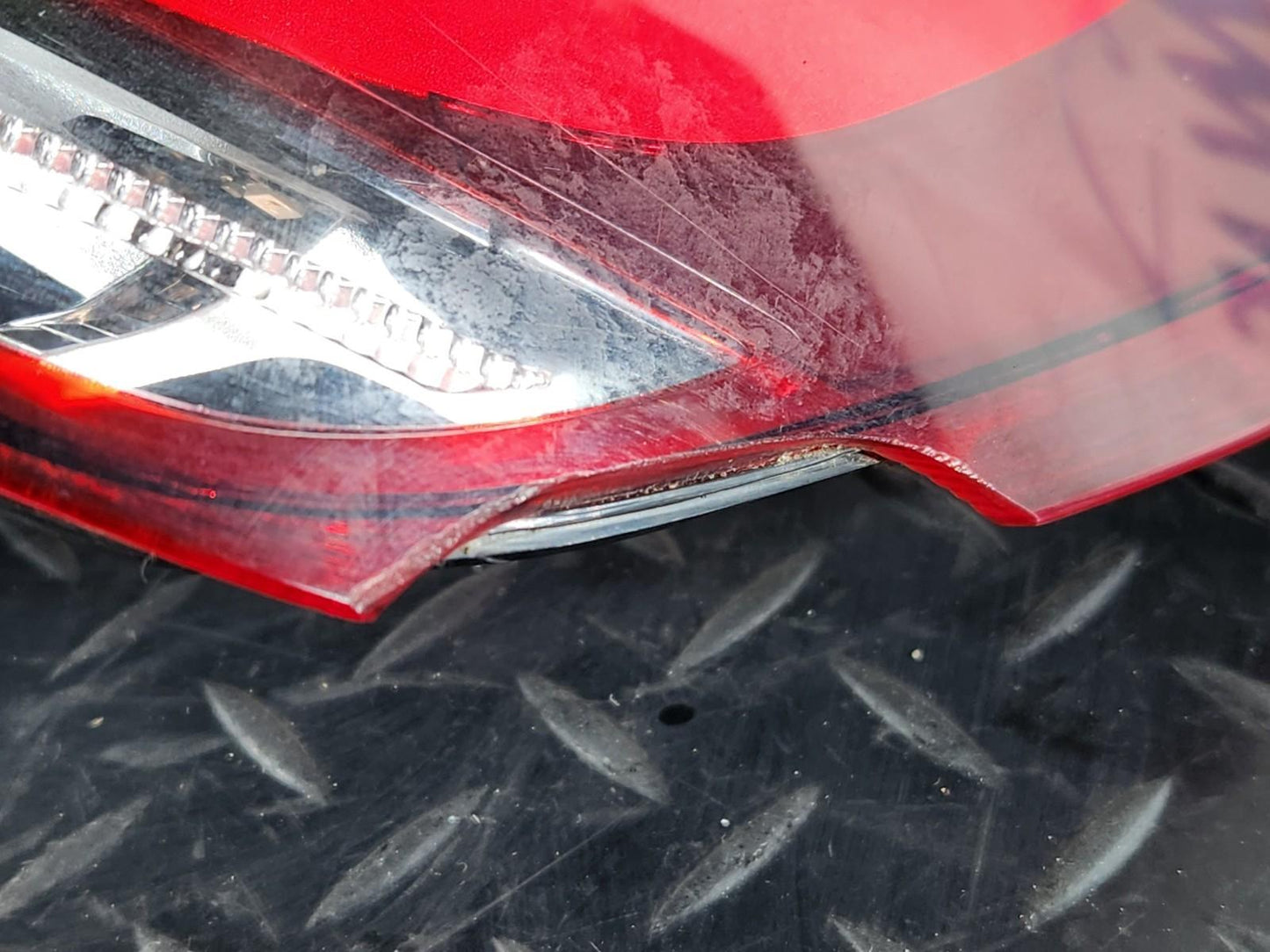 19-ON MERCEDES BENZ B CLASS W247 REAR O/S OUTER TAIL LIGHT A2479061002 DAMAGED