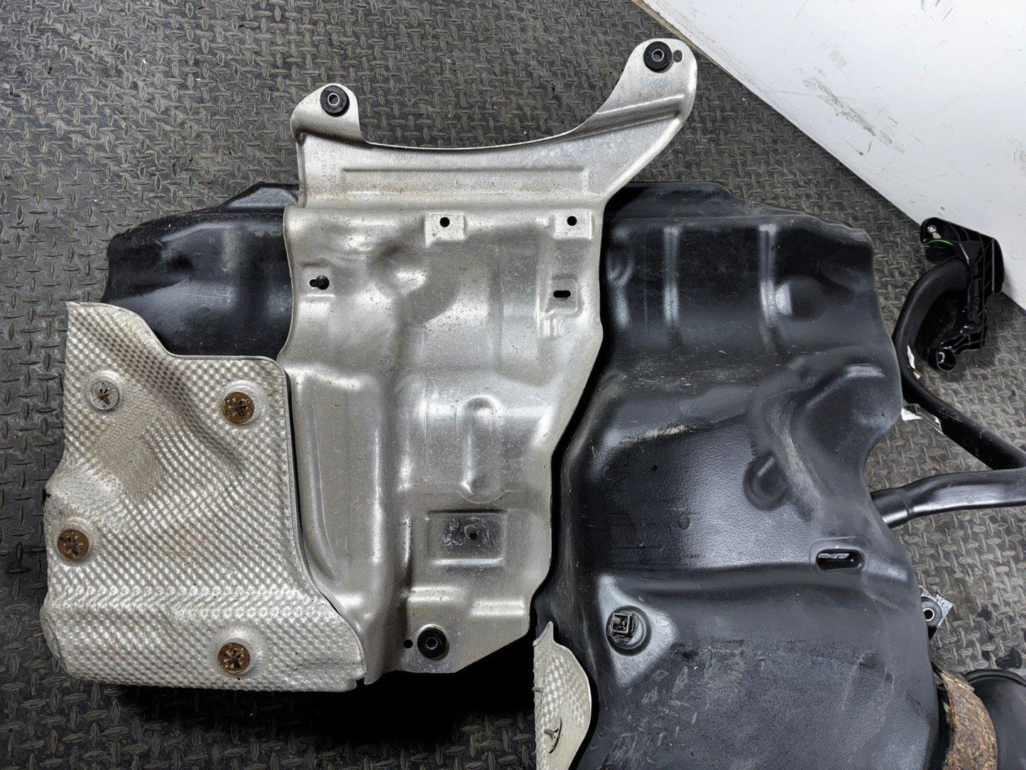 12-18 AUDI A6 C7 2.0 AVANT DIESEL CGLC/CGL GENUINE FUEL TANK & PUMP 4GX201021