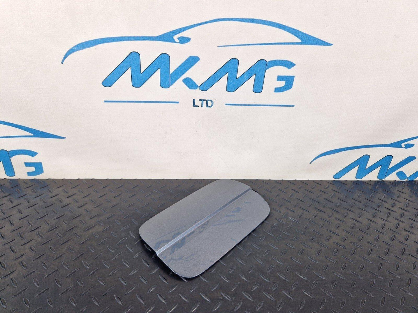 16-19 AUDI A4 B9 GENUINE FUEL DOOR FLAP IN GREY X7R 8W0809907