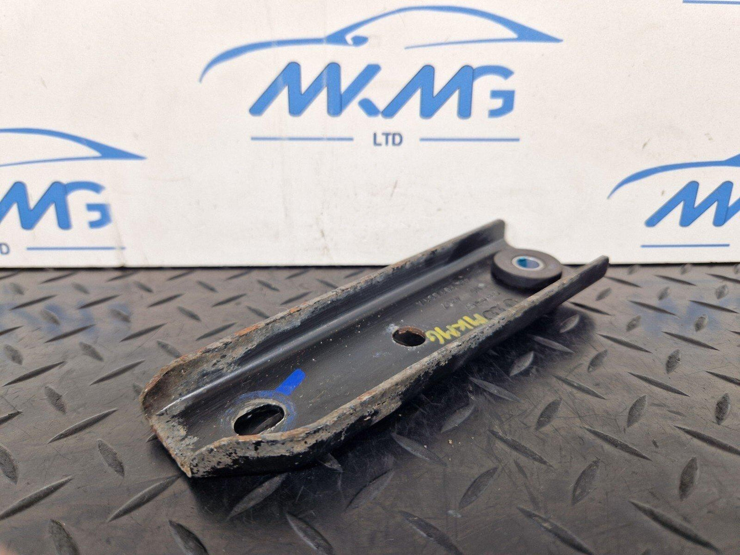10-17 AUDI A8 4H FUEL TANK RETAINING PLATE BRACKET 4H0201691A
