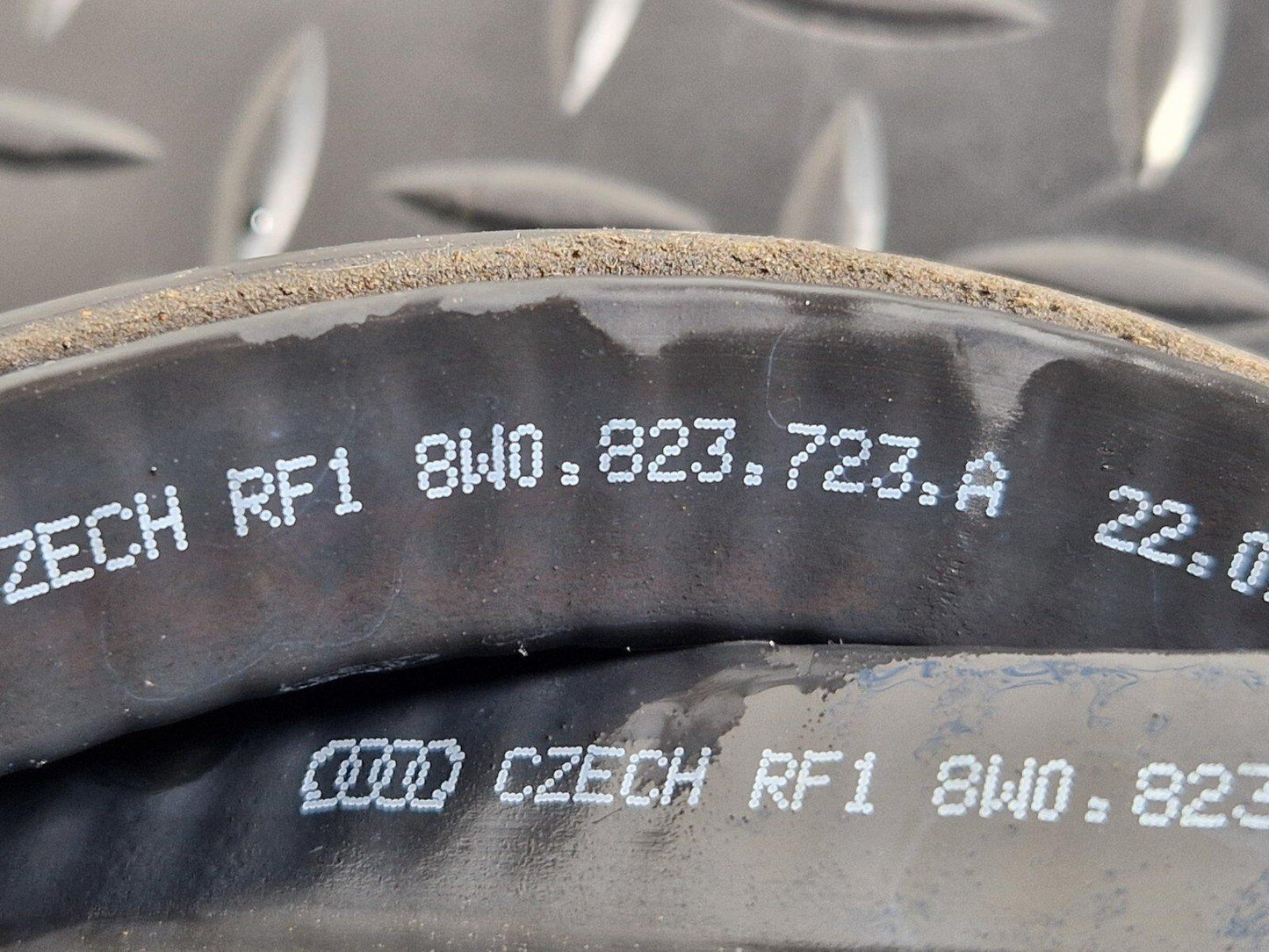 16-24 AUDI A5 F5 GENUINE BONNET RUBBER SEAL 8W0823723A