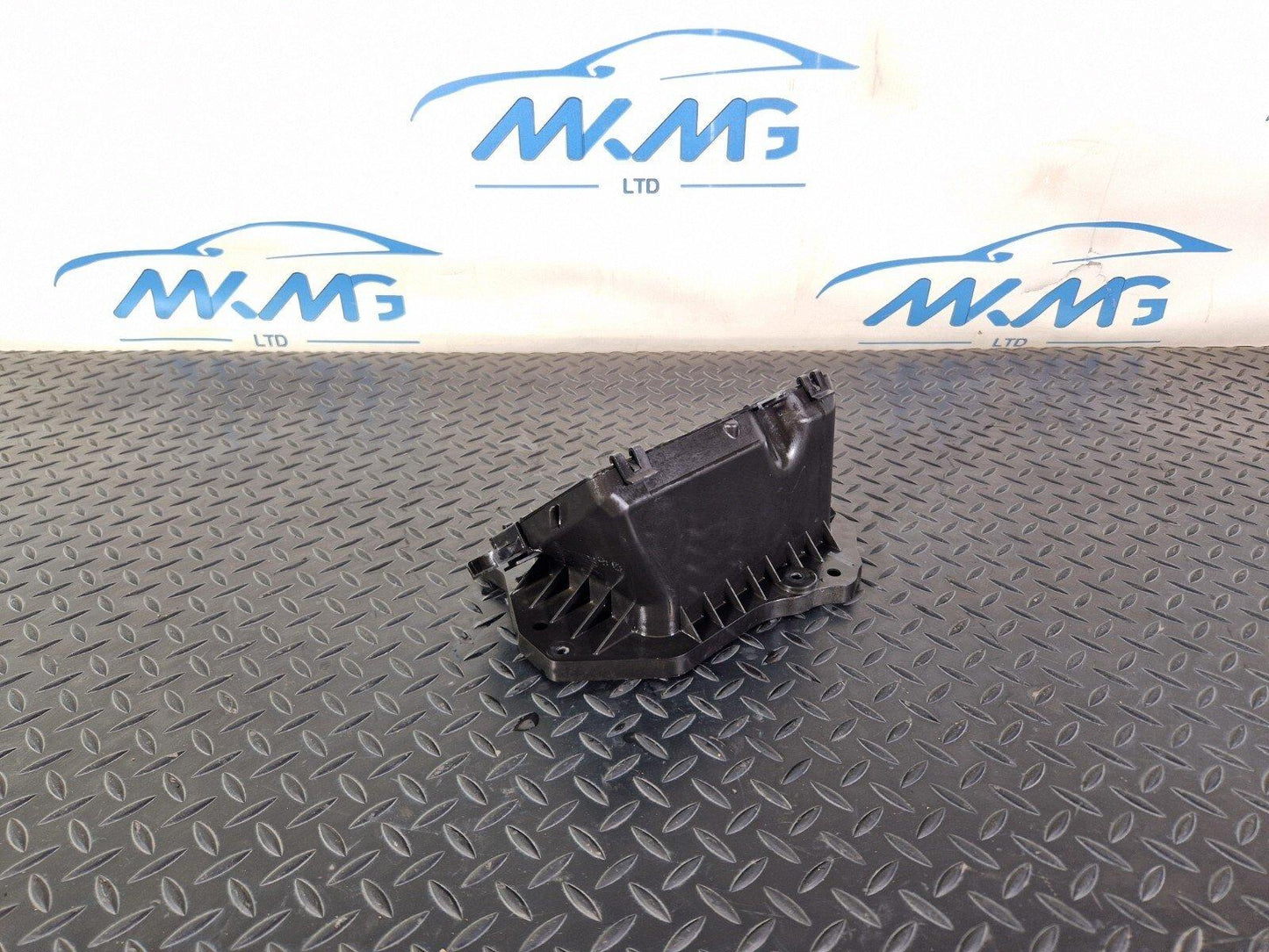 16-19 AUDI A4 B9 S-LINE GENUINE FRONT AIR INTAKE DUCT VENT 8W2819904A
