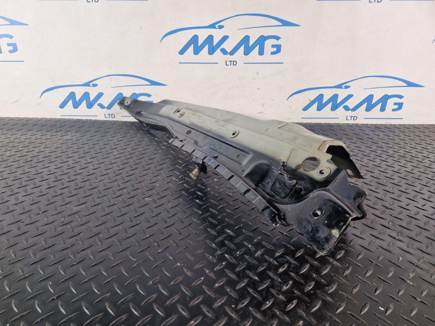 10-15 AUDI Q7 4L GENUINE FRONT LEFT N/S FENDER WING MOUNT BRACKET 4L0805157B