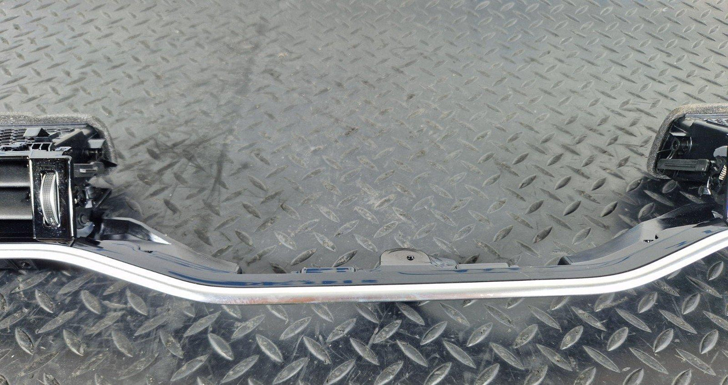 19-ON RANGE ROVER EVOQUE L551 DASHBOARD AIR VENT GRILLE SURROUND TRIM