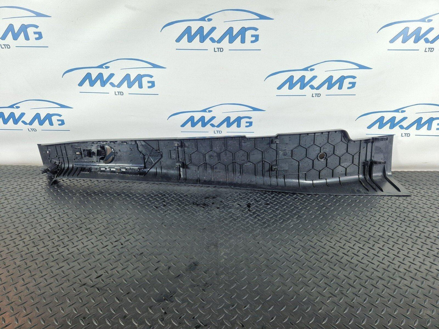 18-ON MERCEDES BENZ SPRINTER W907 W910 LEFT SIDE B PILLAR TRIM COVER A9076903200