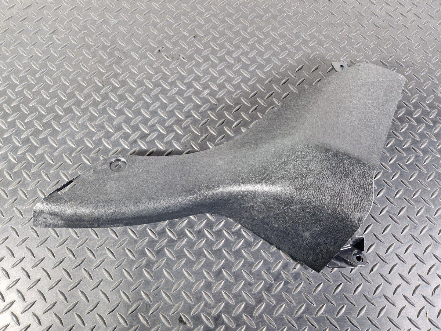 18-ON MERCEDES BENZ SPRINTER W907 W910 RIGHT FOOTWELL TRIM A9076880100