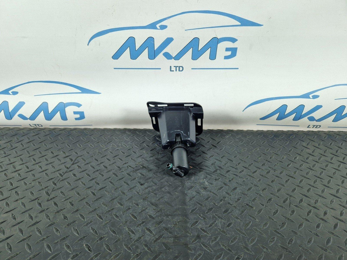 10-13 BMW X5 E70 LCI GENUINE RIGHT SIDE FRONT PANEL BRACKET 7223006
