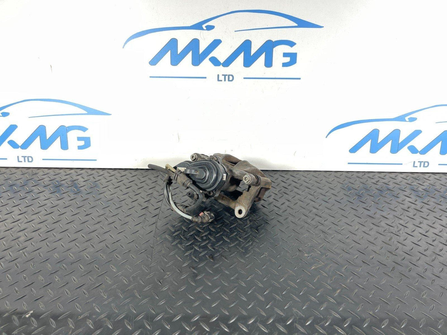16-19 AUDI A4 B9 GENUINE REAR UK LEFT ELECTRIC BRAKE CALIPER 8W0615405AA