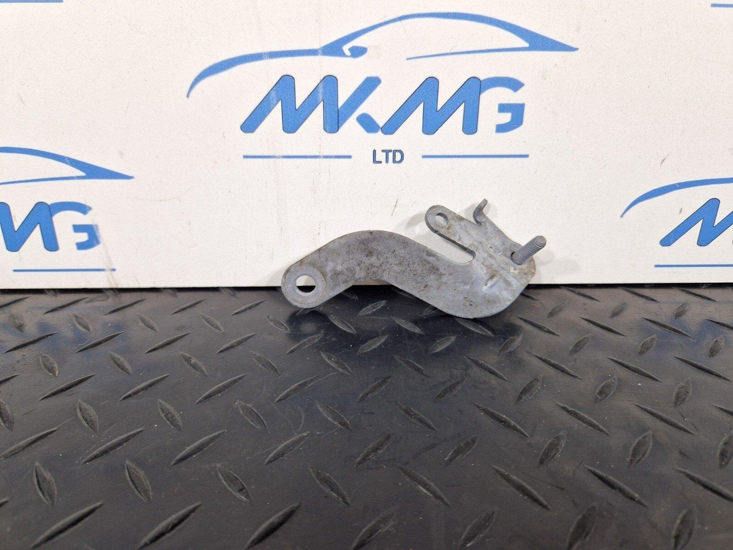 16-19 AUDI A4 AVANT B9 S-LINE OEM RIGHT HORN BRACKET OEM 8W0951230