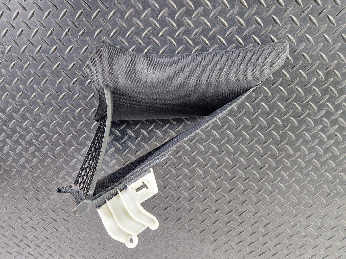 16-19 AUDI A4 B9 S-LINE REAR RIGHT DRIVER SIDE COMPLETE C-PILLAR TRIM 8W5867288C